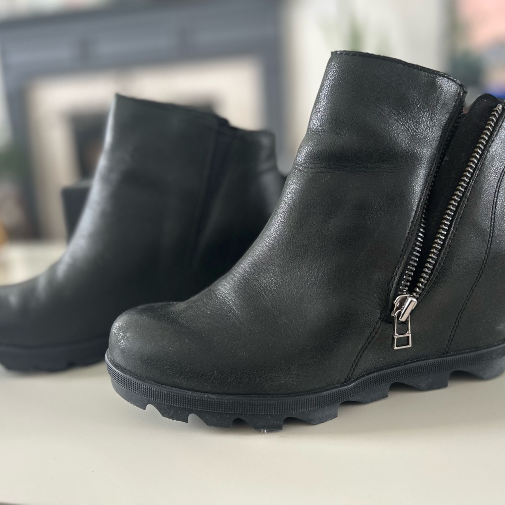 Sorel Black Ankle Boots with Zipper